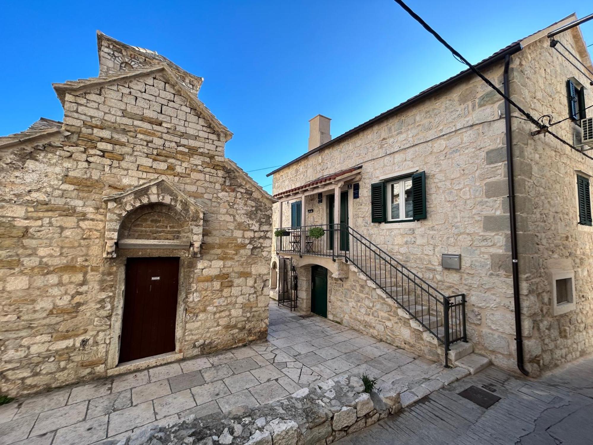 Perfectly Located Cherry Stone House Split Exterior photo